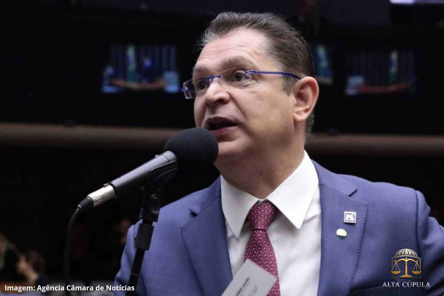 Flávio Dino determina quebra de sigilo bancário de Carlos Jordy e Sóstenes Cavalcante em investigação que se estende desde 2018