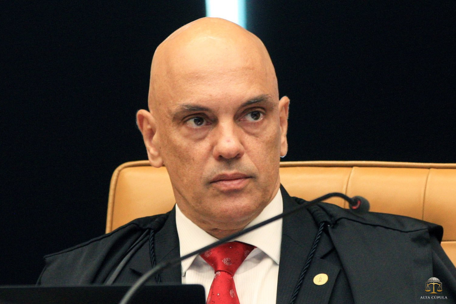 Moraes determina perícia da PF para avaliar necessidade de cirurgia de Bolsonaro