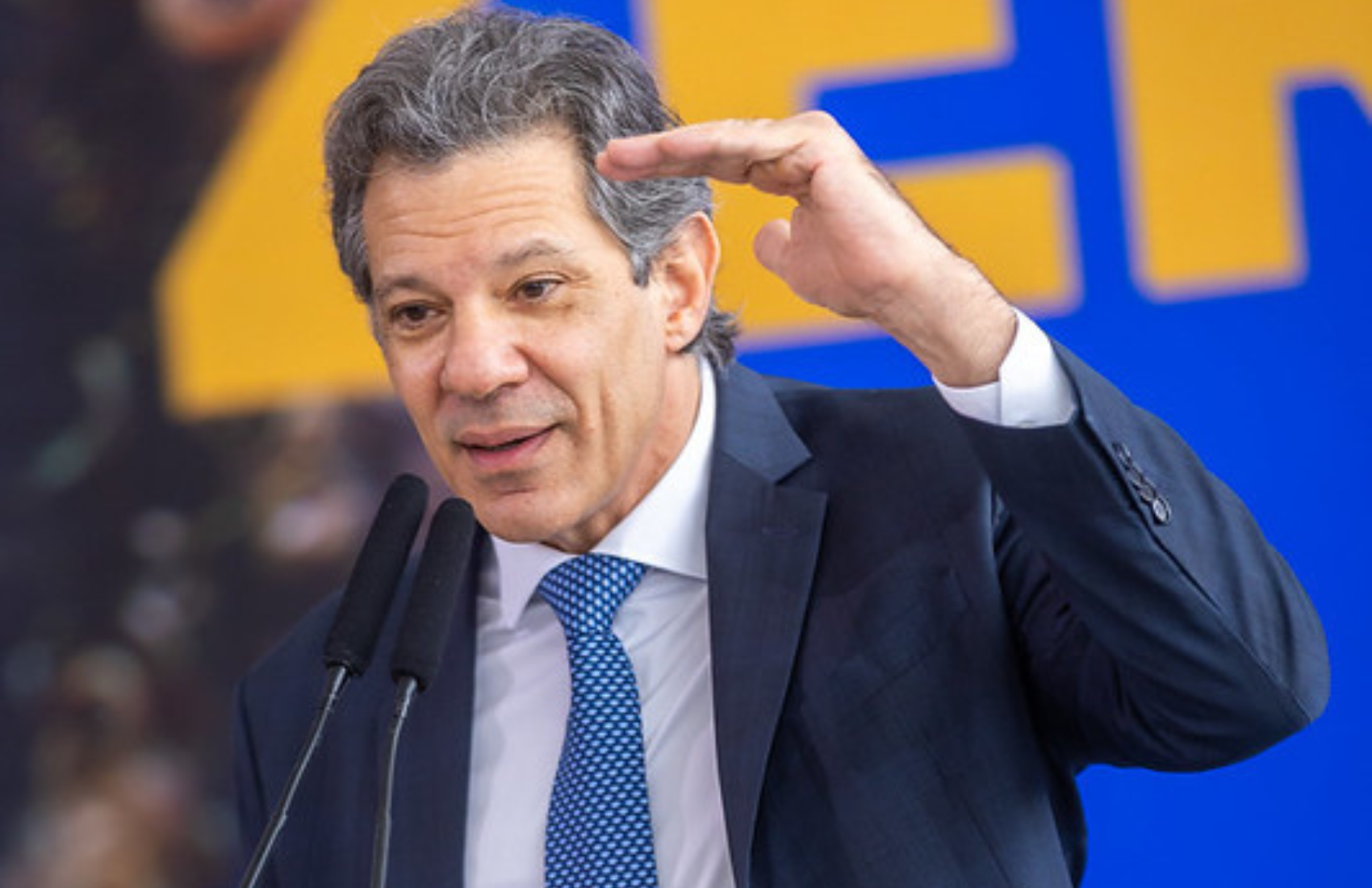 De incentivo à taxação: Brasil eleva imposto sobre painéis solares e carros elétricos e pode chegar a 36% até 2026