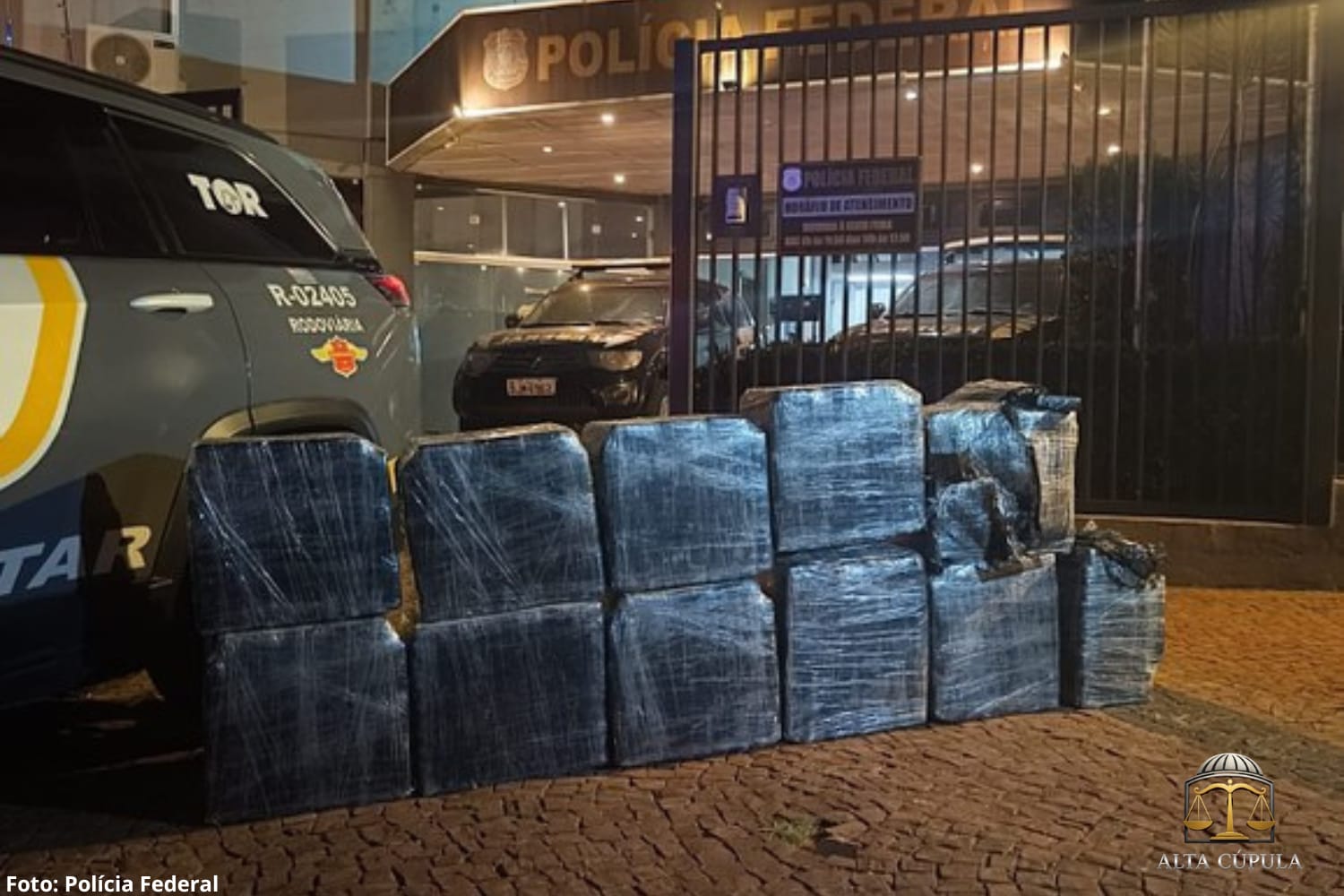 PF apreende 350 kg de droga escondida em roupas de cama no interior de SP