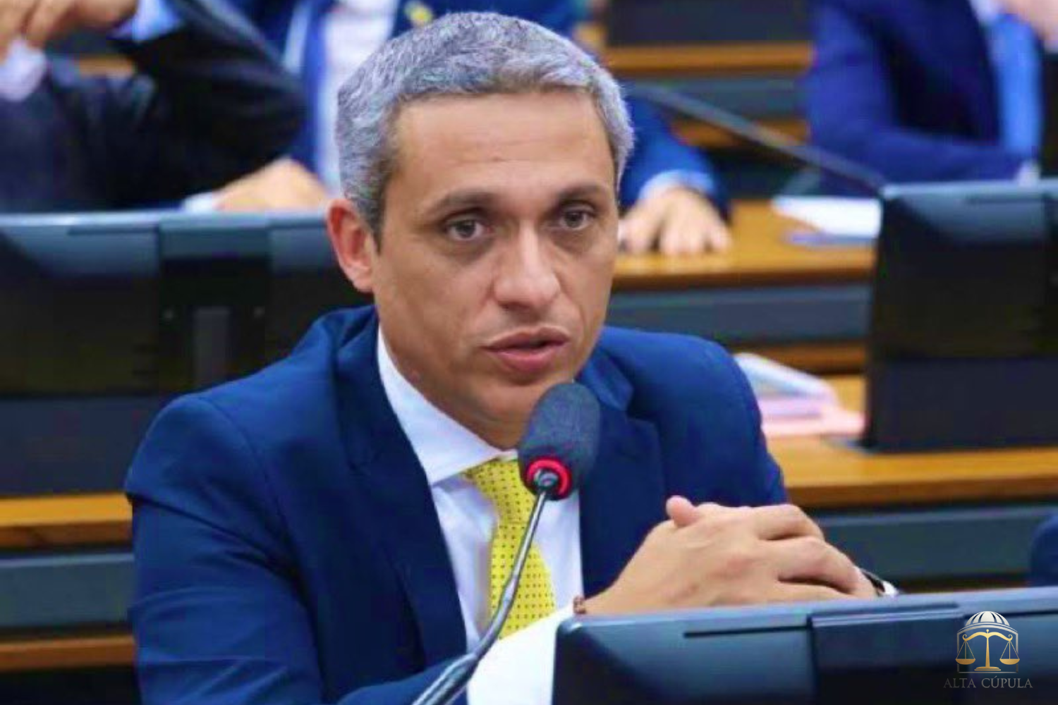 Gustavo Gayer protocola pedido de prisão domiciliar humanitária para Bolsonaro