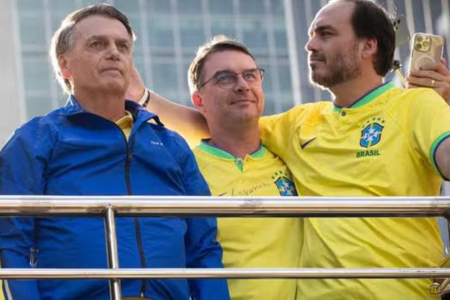 Centrão rejeita indicação de Flávio Bolsonaro e inicia aproximação estratégica com Lula para 2026