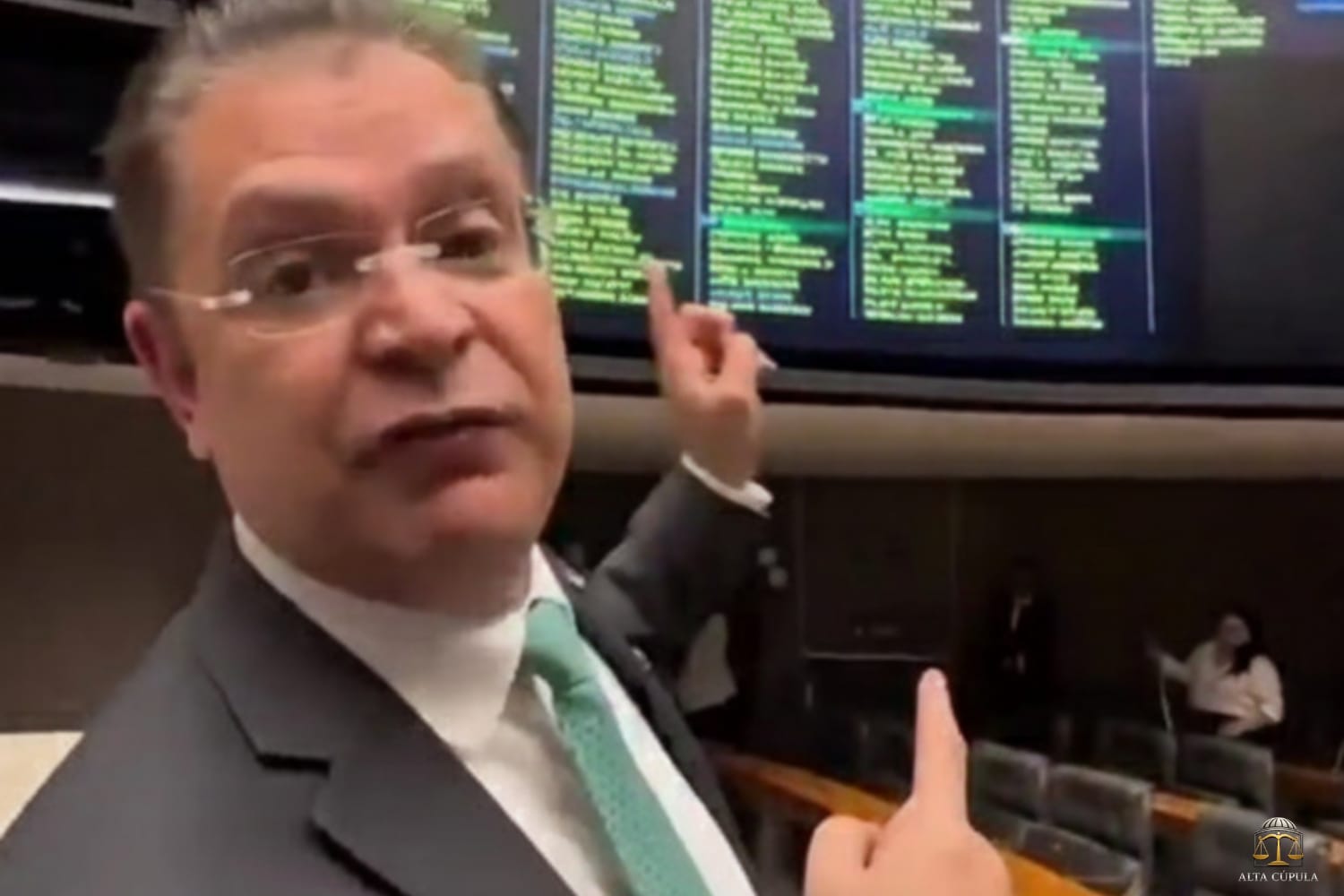 Sóstenes Cavalcante comemora aprovação do PL da Dosimetria e homenageia Ramagem, Zambelli e Eduardo Bolsonaro