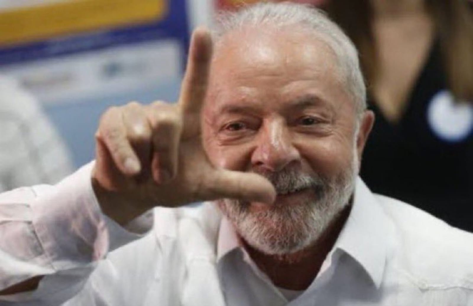 Aumento simbólico de R$ 18 para professores reacende debate sobre valorização da educação